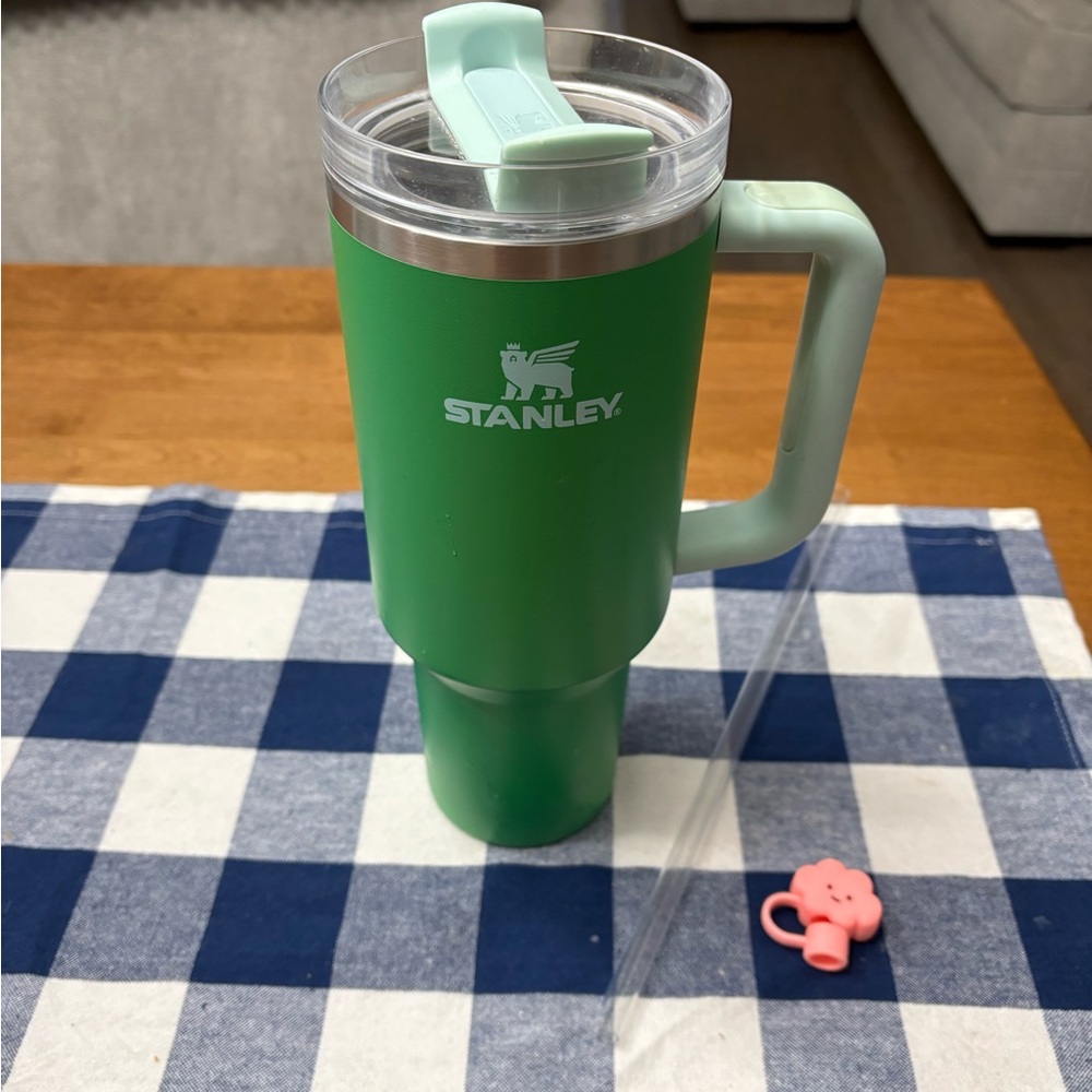 Stanley Quencher Tumbler Water Bottle 40 oz. Target EXCLUSIVE W/ NEW STRAW